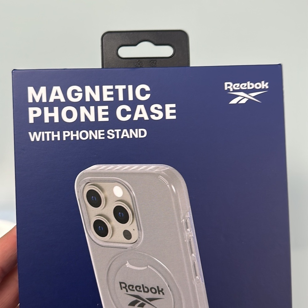 NWT Reebok Phone Case with Phone Stand - Picture 4 of 4